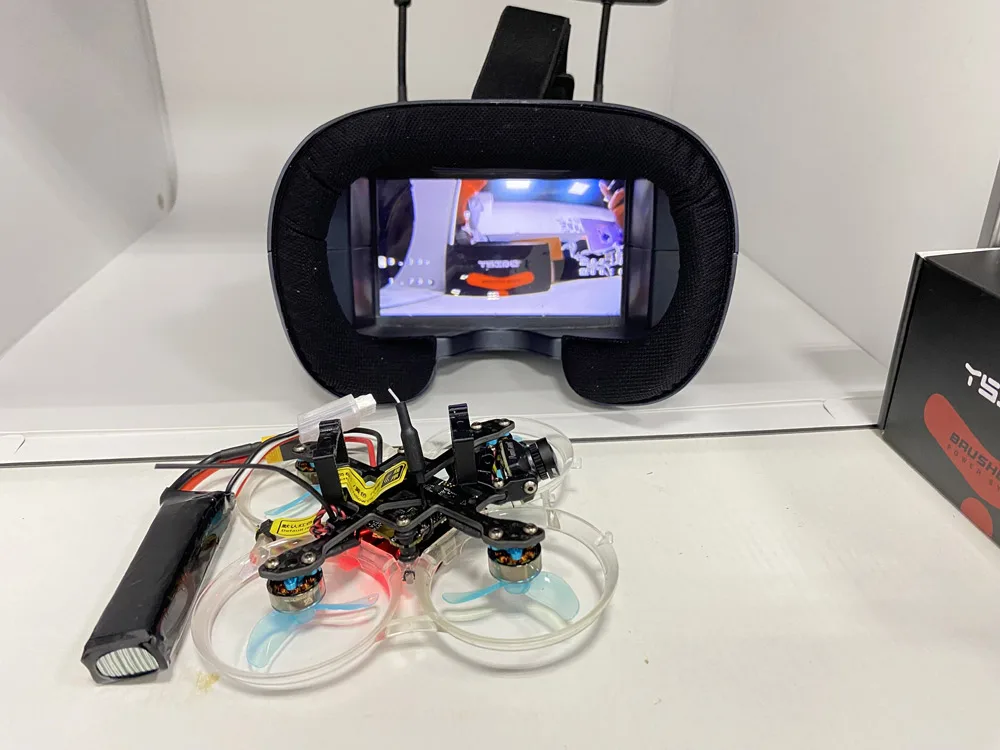 mechfpv 008D 5.8G 40CH Diversity FPV Goggles w/ DVR (4.3" Screen) thumbnail
