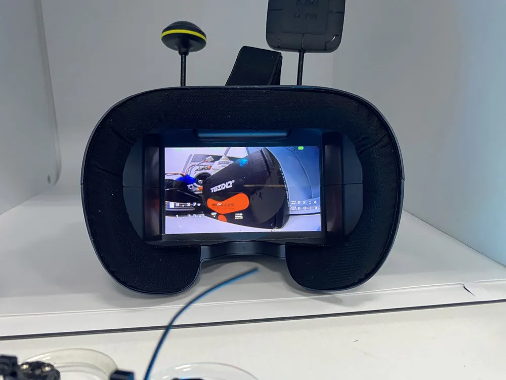mechfpv 008D 5.8G 40CH Diversity FPV Goggles w/ DVR (4.3" Screen) thumbnail